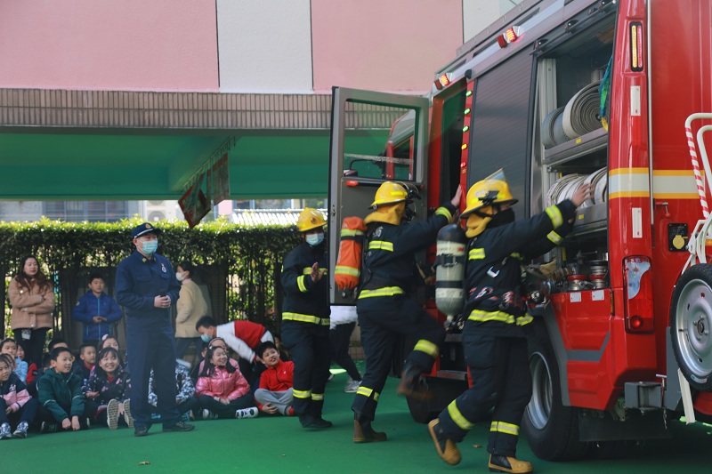 消防車(chē)噴水 (2).JPG