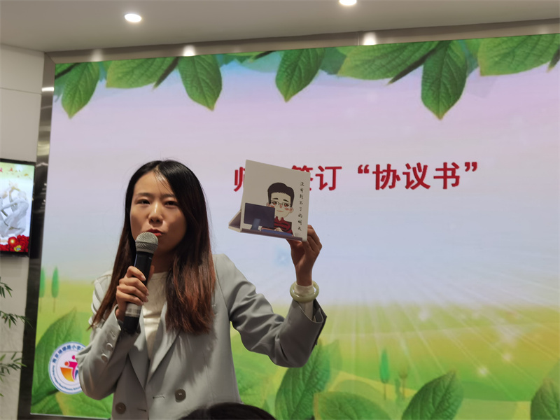 11.徒弟潘璐發(fā)言.jpg